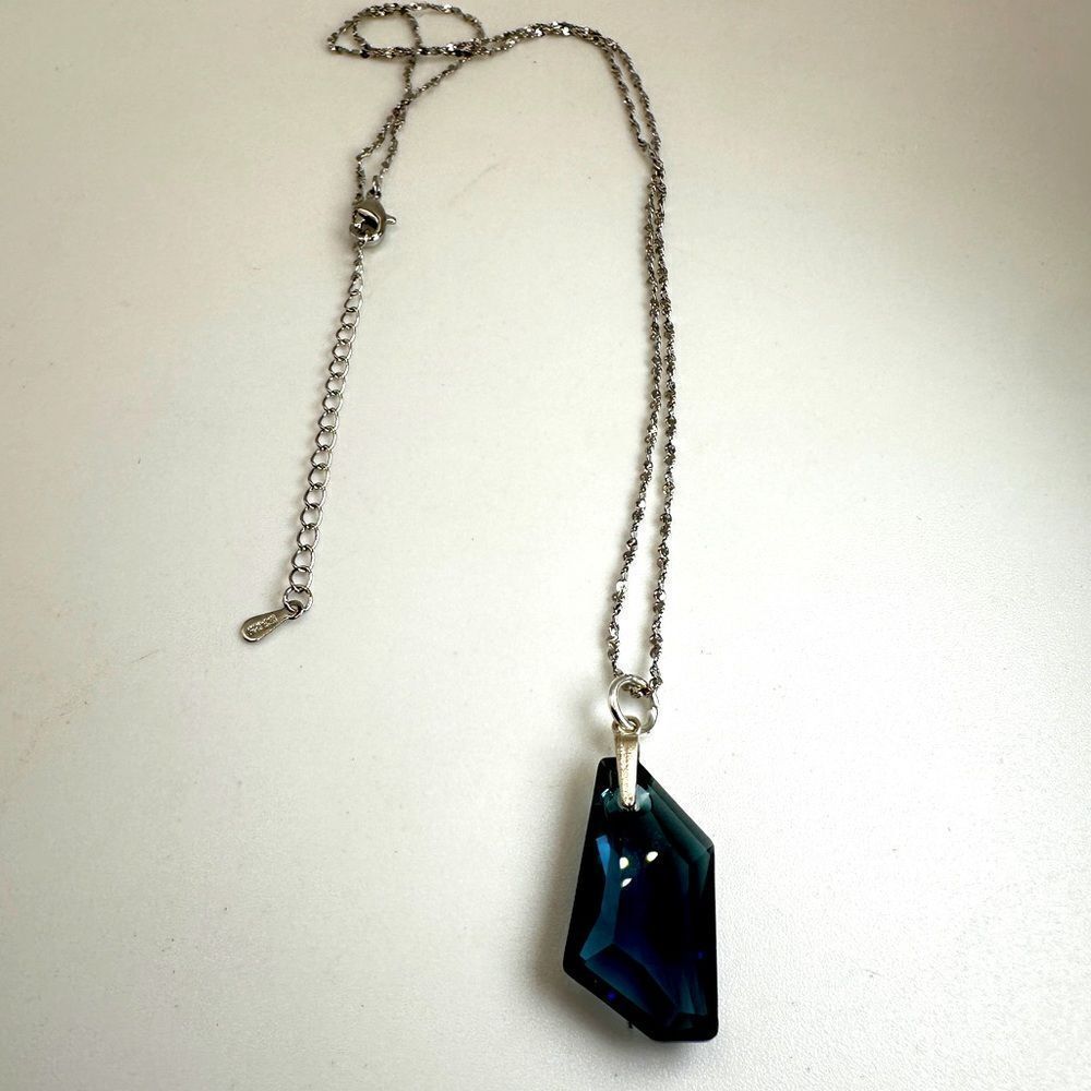 SALE! STUNNING Blue Swarovski crystal pendant on‎ an 18" 925 chain, necklace!